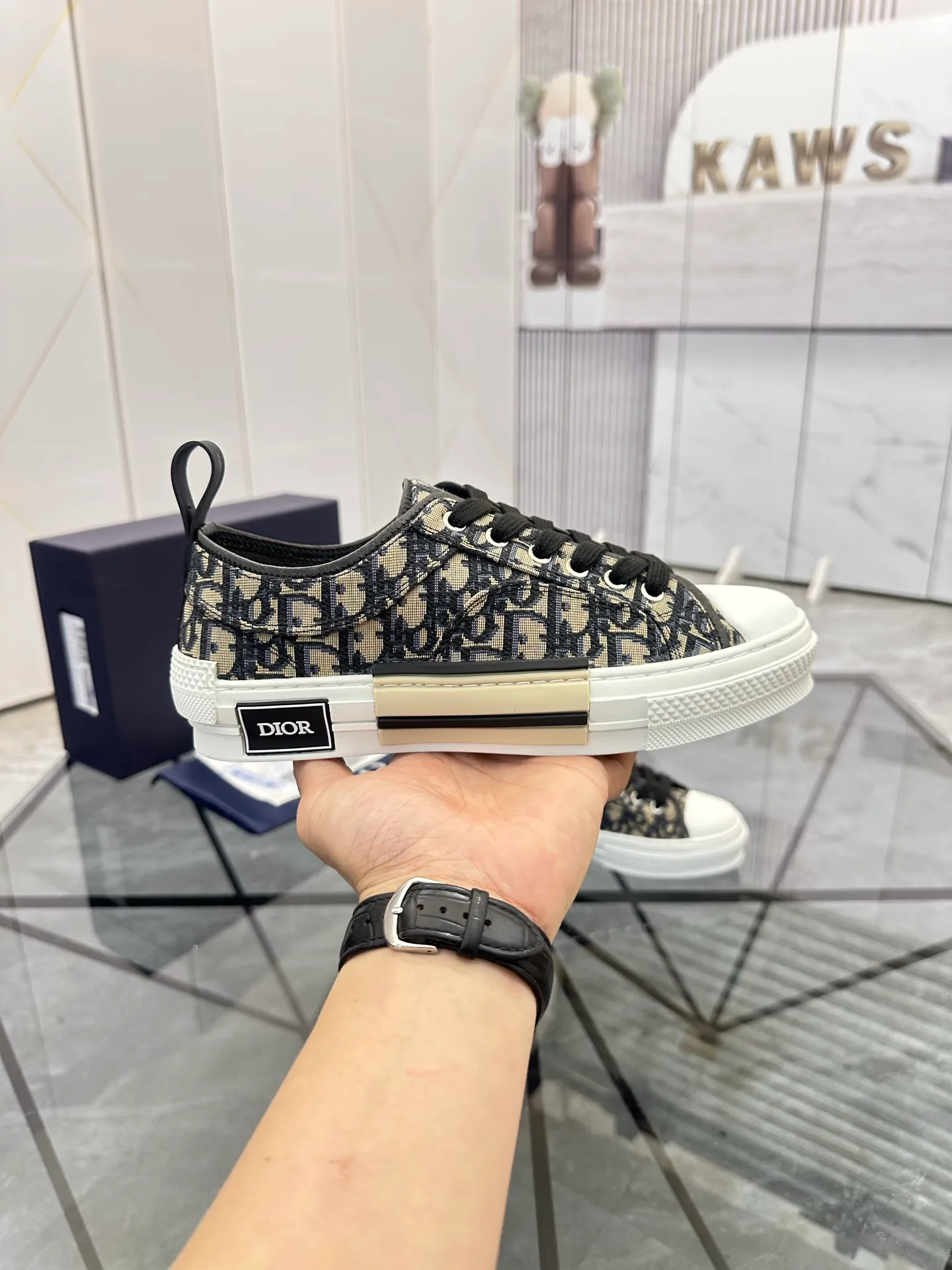 Selling men's shoes 💰: 💰P420¥ Product trademark: Dio* "Dior*" low-top casual shoes Regular size: 36-45 (can be customized to 46) Couple style B23 Product materials: Upper imported original fabric, breathable lining, original outsole. No.: 007